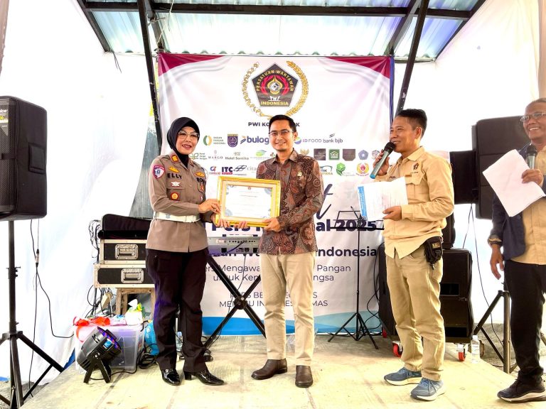 AKP Elly Padiansari Raih Penghargaan HPN PWI Depok 2025