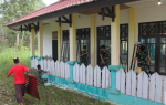 Prajurit Satgas Yonkav 3/AC Karya Bakti Perbaikan Mushola AT-Taqwa Badau